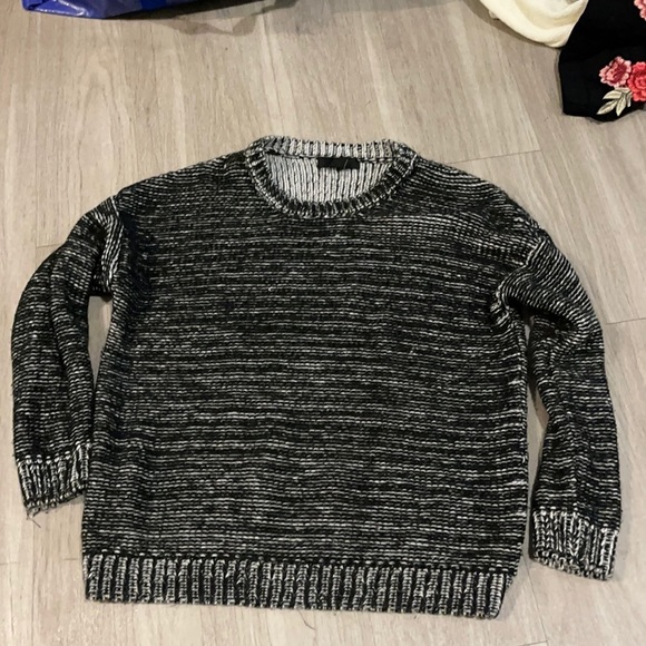XXI Black and White Crew Neck Sweater - Picture 1 of 3